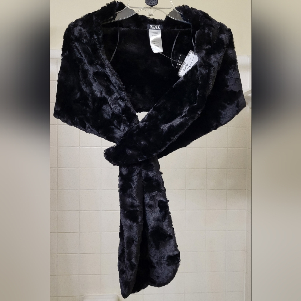 Women's Black faux fur stole with keyhole from Macy's by SLNY One Size fits all